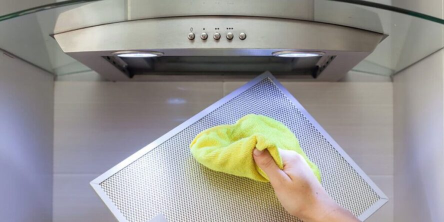 Cách vệ sinh máy hút mùi Lorca hiệu quả? 3 tháo, ngâm và vệ sinh lưới lọc máy hút mùi